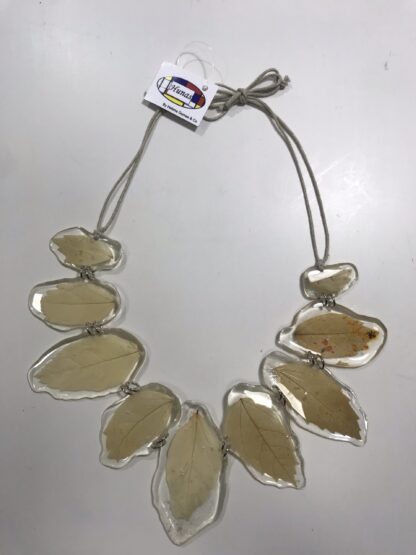 Colar Resina - Folhas