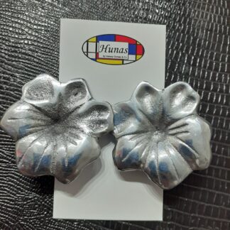 Brinco flor de alumínio