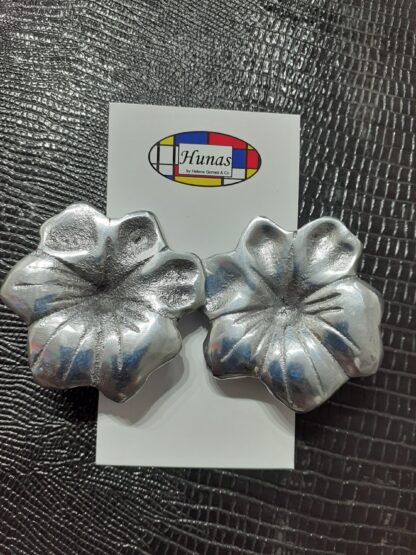 Brinco flor de alumínio