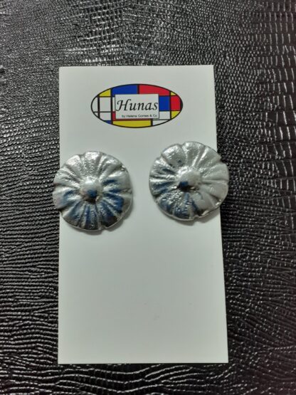 Brinco flor pequena de alumínio